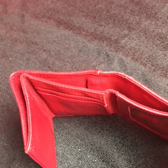 Red trifold wallet great condition - Picture 6 of 13